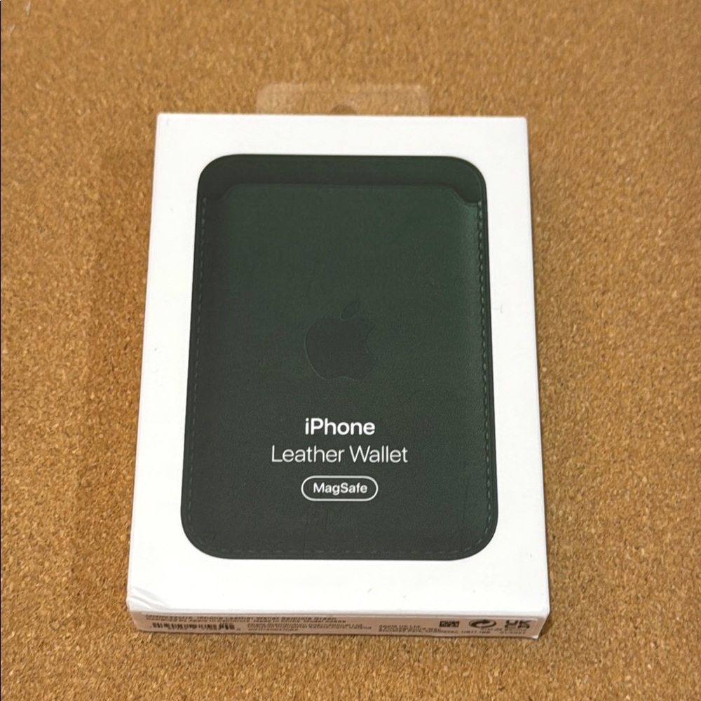 iPhone Leather Wallet with MagSafe - Green